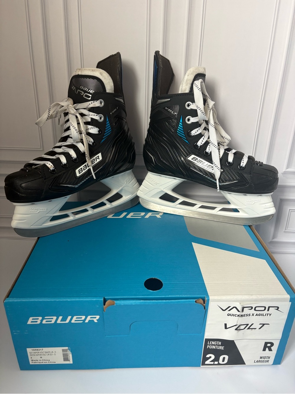 Bauer Vapor Volt Ice Skates – Size 2R